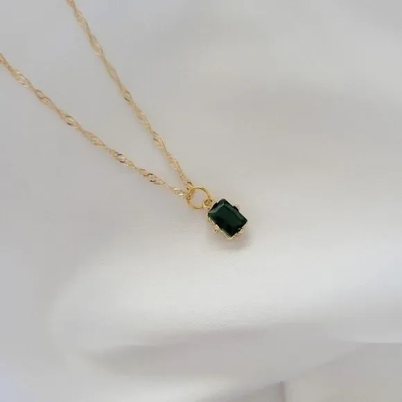 7/$35 Green Crystal Charm Gold Singapore Chain Necklace - Picture 5 of 6